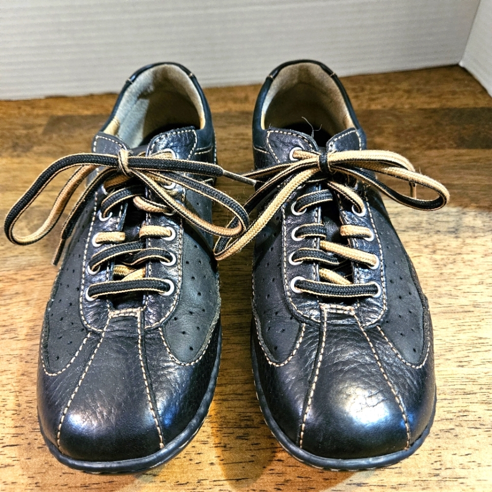 Born Sz 6.5 Women's Black Genuine Leather Casual Shoes NWT